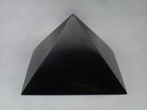 Шунгит. Пирамида из шунгита, полированная 20х20 см