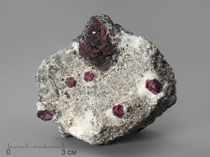 Кристаллы корунда красного в кристаллическом сланце, 7,3х6,1х5,2 см