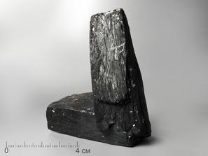 Ильваит, сросток кристаллов 7,4х6х3,5 см